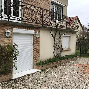 Appartement Fond De Jardin Rez-de-chaussee France